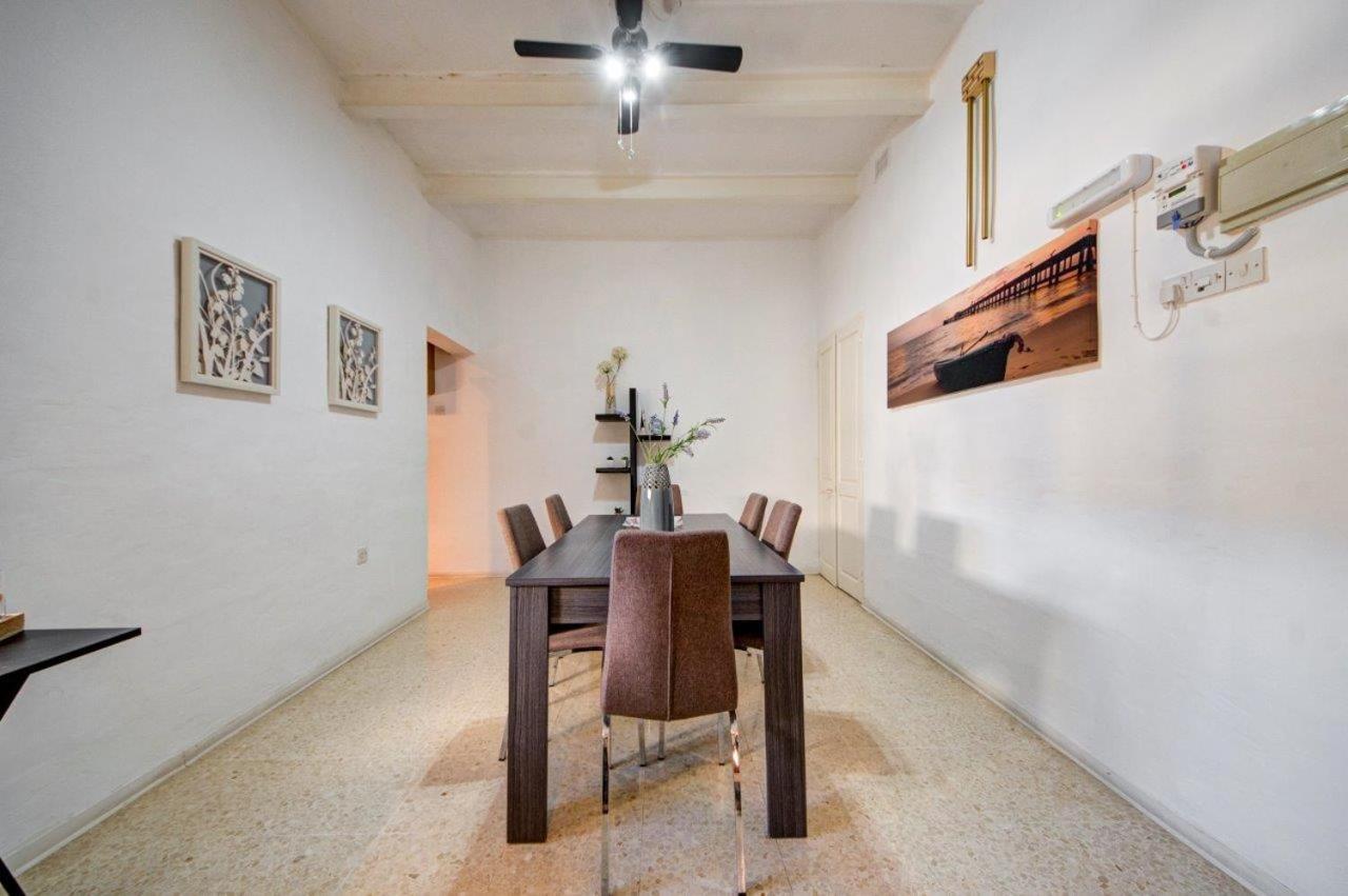 Valletta 2 Bedroom Sleeps 6 Apartment Walking Distance To Centre And The Sea Exterior photo