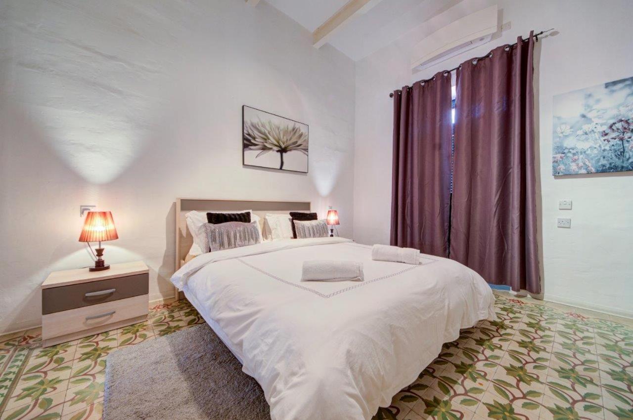 Valletta 2 Bedroom Sleeps 6 Apartment Walking Distance To Centre And The Sea Exterior photo